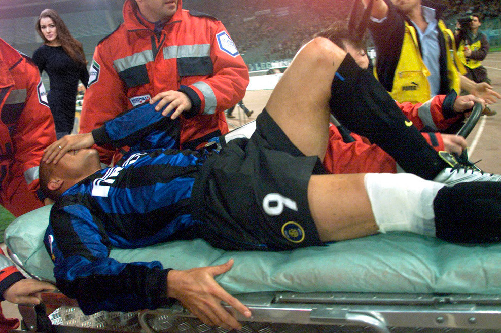 Quando o Ronaldo lesionou o joelho, Estádio Olímpico de Roma (2000). Siga-nos no Facebook.