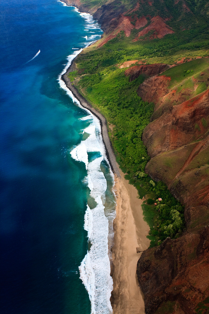 inoperant:

Helicopter View of Na Pali Coast in Kauai (by Shannon Cayze)
