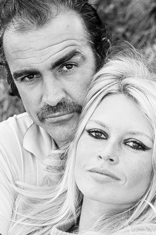 
Sean Connery y Brigitte Bardot, fotografiada por Terry O'Neill, 1968.
