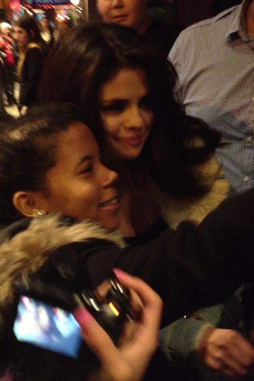 Selena and a fan taking a picture