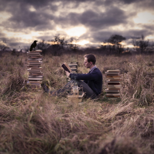 justlilfantasies:

You can read a book anywhere! (by Priit Kallaste)
