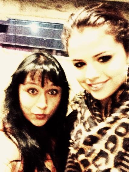 Another picture of Selena and a fan at the AMAs 