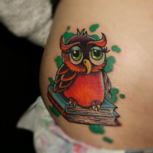 This tattoo was done by Jay J at Flaming Gun in Colchester, Essex, United Kingdom. It’s in memory of my grandad who I’m losing to dementia, and he always called me his “wise little owl”. I love it and the pain I went through was so worth it. He’s called Oscar :D Photo was also taken by Jay J