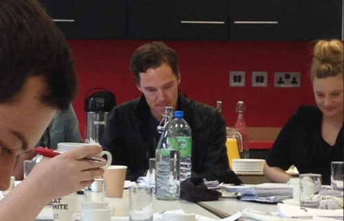 cumberbuddy:

Benedict at the Neverwhere read through today!
Source;
https://twitter.com/smarticus62/status/271977796732080128/photo/1

Is that the hat? Lying right there on the table, IS THAT THE NEW HAT?