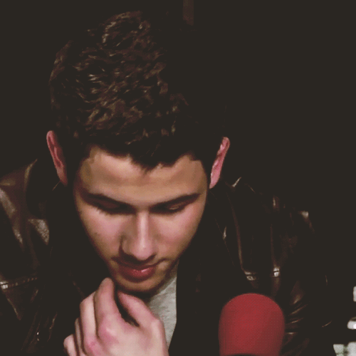 mythreejerseybros:

Nick Jonas playing with his freaking hot facial hair. 
