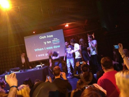 Harry, Niall, Taylor and Ed singing karaoke at the after party