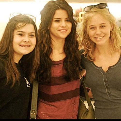 
@lex1395  
 Throw back to almost two years ago when me @kaylanicole42 ran into Selena Gomez in the Miami airport! #tbt

