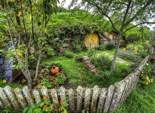 saepphire: hobbithouses: Great Gardens ❁