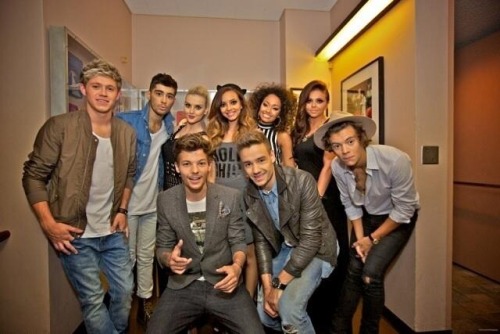 Look who we ran into backstage at the Teen Choice Awards! @OneDirection YAY!