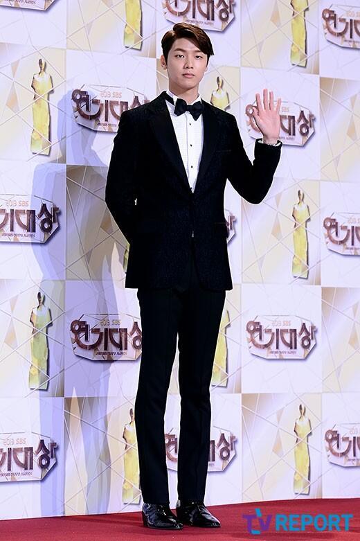 [Photos] Kang Minhyuk @ SBS Drama Awards 2013 Tumblr_myo892jGiY1qdvd1ho2_1280