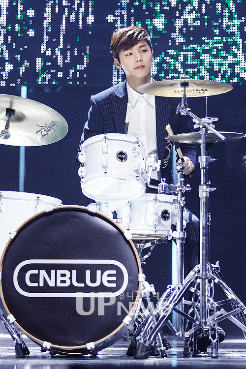 [Live] CNBLUE @ Mnet M!Countdown (06.03.2014) Tumblr_n214vtyt8E1rgxfbio8_500
