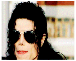GIF su Michael Jackson. - Pagina 8 Tumblr_mh4l3aZWc61rnoz7qo2_250