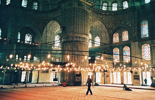 grett: Blue Mosque by saviorjosh on Flickr. 