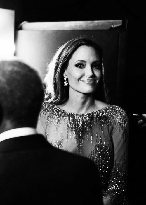 brunchatbergdorfs: Angelina Jolie at the 2014 Academy Awards 