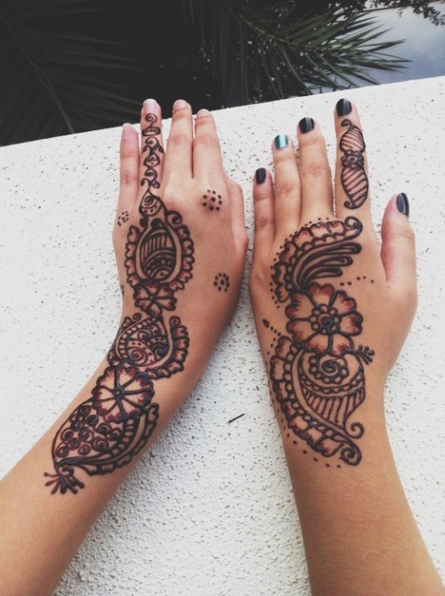 r4zor: So in love with my henna 