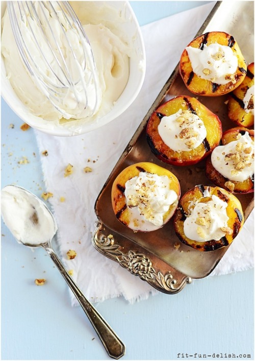 squaremeal: (via Grilled Peaches with Vanilla Cream &amp; Walnuts&#160;» Fit, Fun &amp; Delish!) 