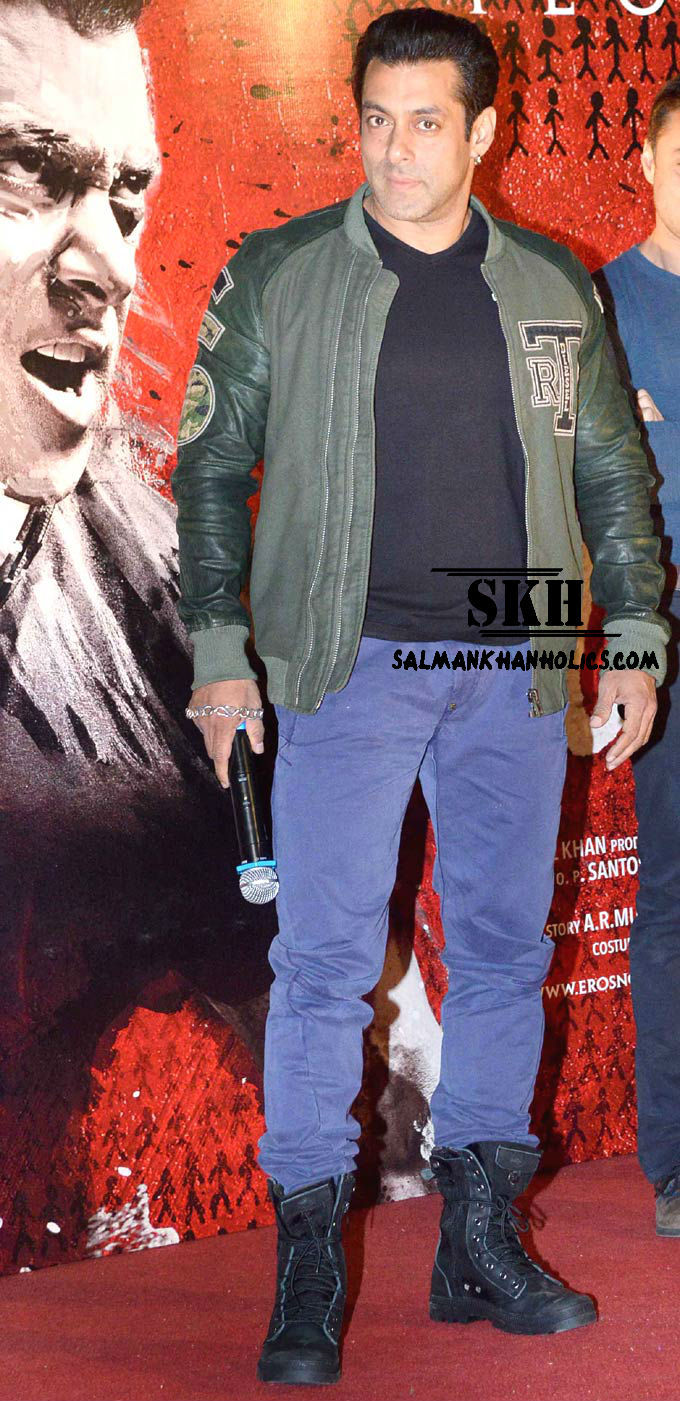 2013 - ★ Salman Khan at Jai Ho’s trailer launch (Chandan Cinema, December 12th 2013) ! Tumblr_mxs1ffZDfX1qctnzso2_1280