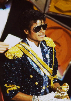 Hace 30 años: La noche de los Grammy de Michael Jackson Tumblr_mzyui5Oiv31qbc20oo1_r1_250