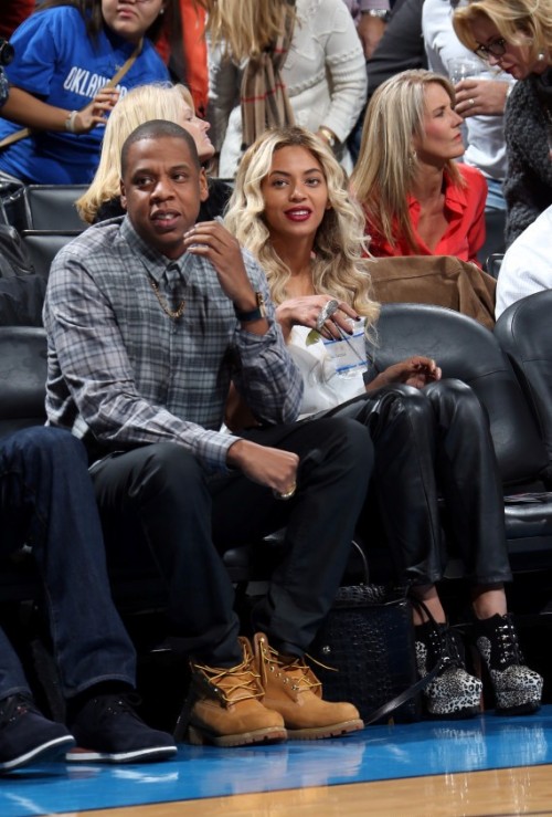  Beyoncé and Jay Z at the OKC-Clippers game last night (Nov 21) 