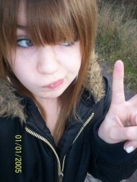 this chick loves her duckfaced self so much that she made herself her very own &#8220;become a fan of me&#8221; facebook page. it has nine members. sweetie, you&#8217;re abusing facebook.  run along back to myspace with all the other duckfaces, mmkay?
