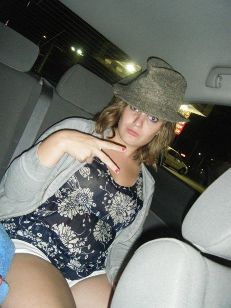 honey, if you&#8217;re trying to pull off the britney look with that hat and the duckface, you should know that brit brit wouldn&#8217;t be wearing those godawful white shorts (and would be in the back of a nicer car)
