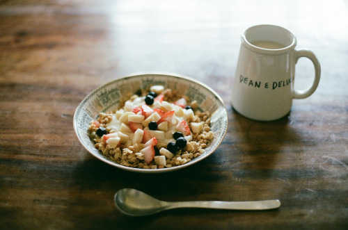 ocident: westerus: Breakfast by miwaramone on Flickr. 
