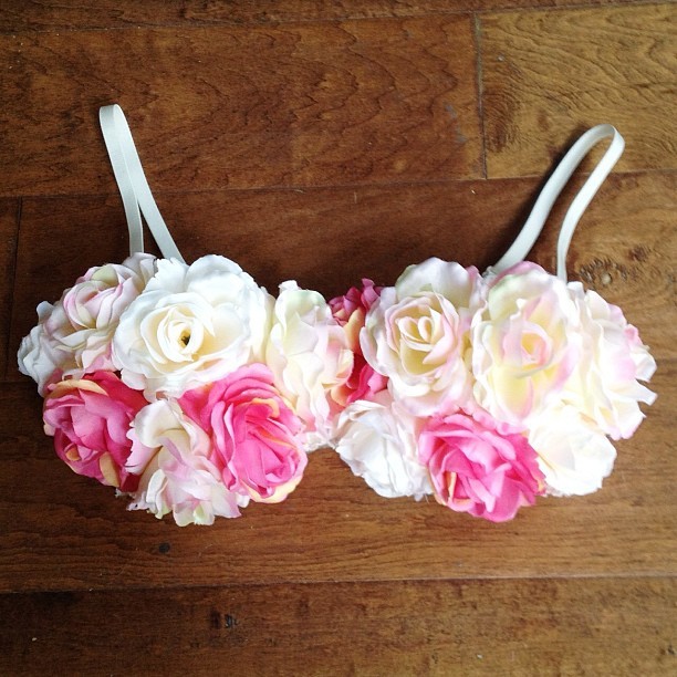 sainsmind: rose floral bra for sale!size: 32Cprice: $45 + shipping Contact me if interested :) 