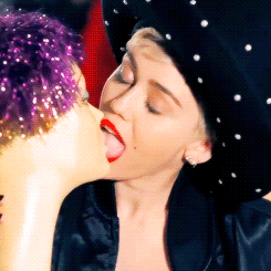 Miley Cyrus Tumblr_n3pvqiT5DT1s3labjo4_250