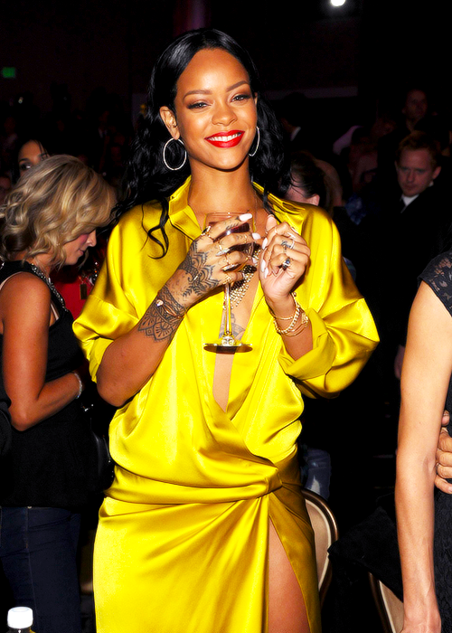 Fotos de Rihanna (apariciones, conciertos, portadas...) [13] - Página 37 Tumblr_n00vyoL4OO1s0uxqjo1_500