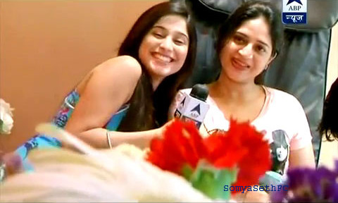 Cap pics of @saumya_seth with her mother #SBS