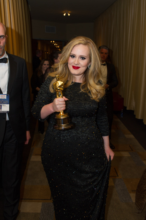 hugh-laurious: edenliaothewomb: Adele and her award, at Oscars, Feb 24, 2013. (click the image for extremely high-res photo.) fucking flawless 
