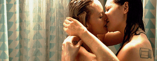 kissing shower Lesbian