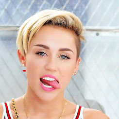 Miley Cyrus / მაილი საირუსი - Page 3 Tumblr_n5a6ohQfti1r94c3mo1_250