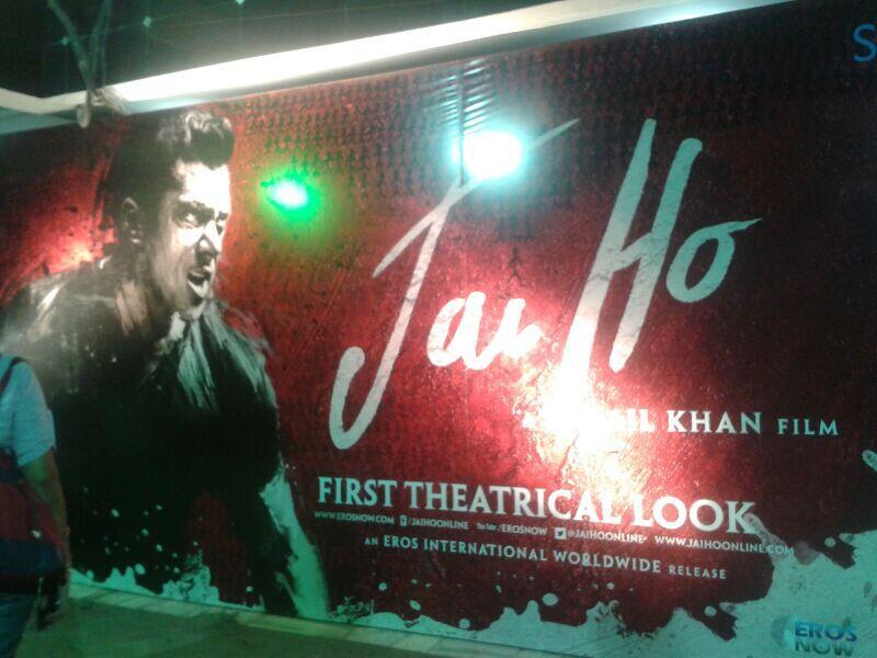 2013 - ★ Salman Khan at Jai Ho’s trailer launch (Chandan Cinema, December 12th 2013) ! Tumblr_mxpmcrHPb31qctnzso7_r1_1280