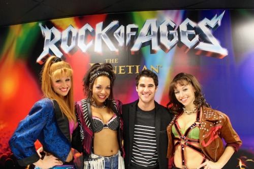 [15.02.14] Backstage "Rock of Ages" Las Vegas Tumblr_n17jd5v8391r4gxc3o1_500