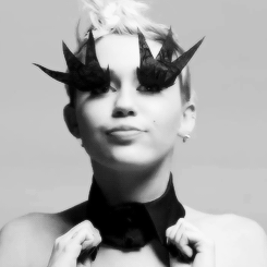 Miley Cyrus Tumblr_n4x2nhKcQP1s3labjo4_250