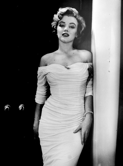 perfectlymarilynmonroe: Marilyn photographed by Philippe Halsman, 1952. 