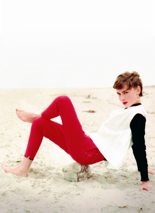 rareaudreyhepburn: Audrey Hepburn photographed by Howell Conant for Look Magazine, 1954. 