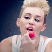 Miley Cyrus Tumblr_n3j2wxUIbM1ruog0to1_250