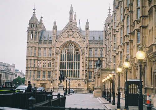 closings: Palace of Westminster by somehowlou on Flickr. 