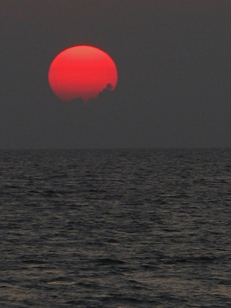 h4ilstorm: red sun (by bluewavechris) 