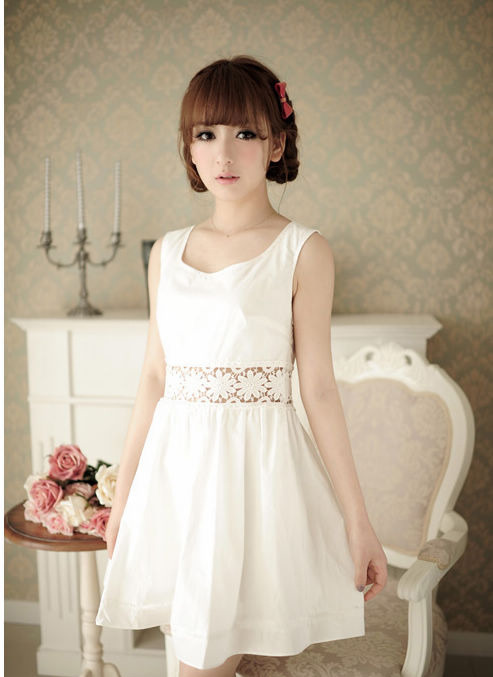 Teen nữ điệu đà cùng váy ren trắng