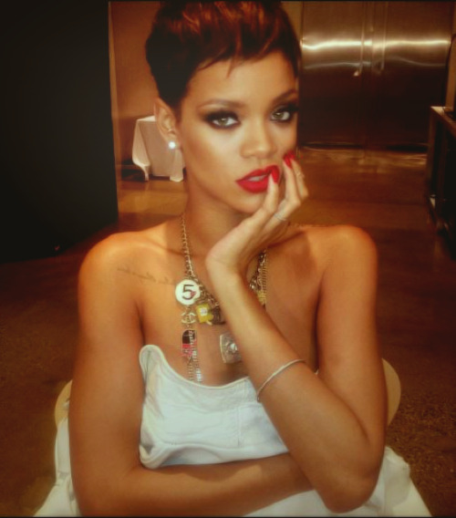 hellyeahrihannafenty: And that’s a #wrap on my shoot for my new #topsecret add campaign!!! #2013 #phuckyobasic 