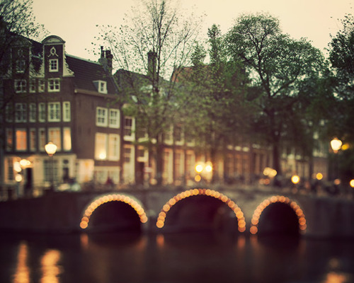 TRAVELINGCOLORS - A night in Amsterdam | The Netherlands (by Irene Suchocki) 