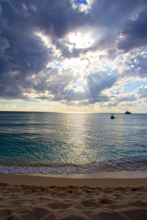 intothegreatunknown: Clouds over seven mile beach, Cayman
