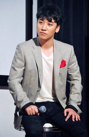 [4/12/2013][Photos] Seungri tại buổi họp báo cho UULA Drama「指恋」 Tumblr_mxa7sgcjca1qb2yato3_400