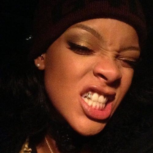 Fotos de Rihanna (apariciones, conciertos, portadas...) [13] - Página 26 Tumblr_myxyfvbh2r1t2f2vto1_500