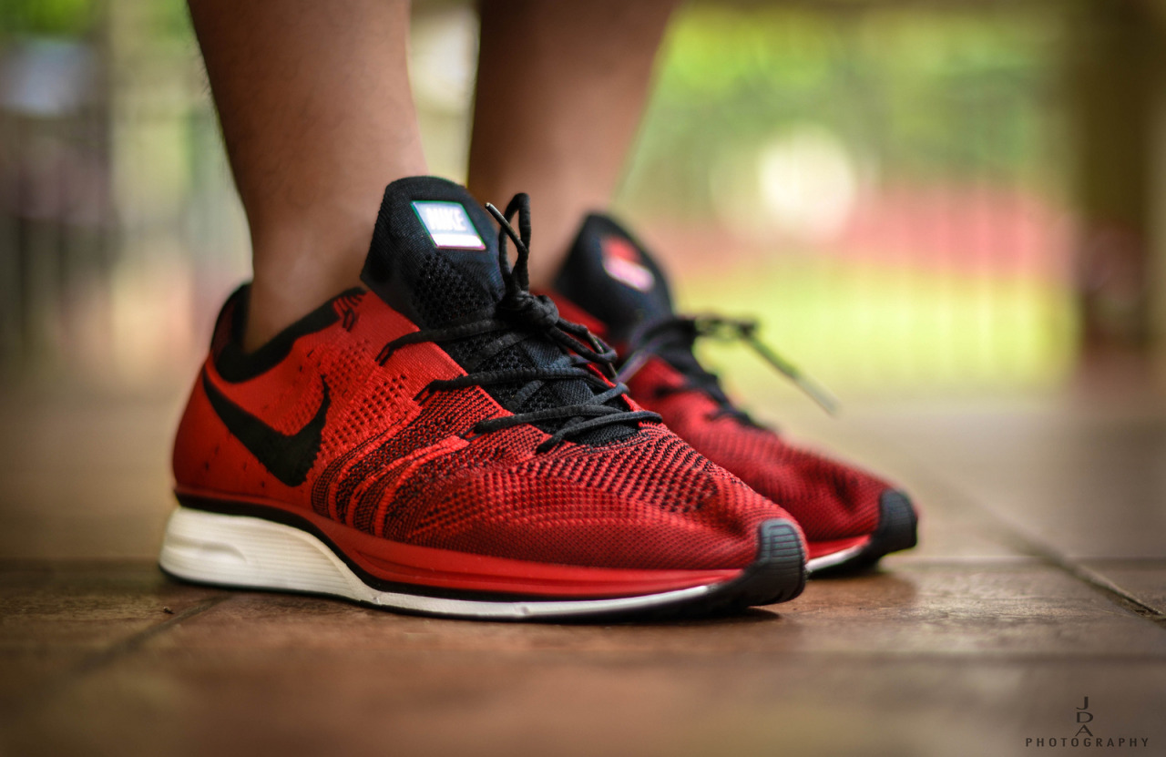 flyknit trainer red