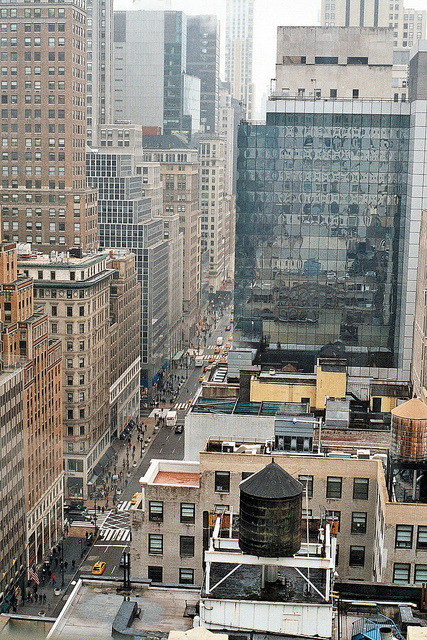 ambiants: fifth avenue by seaburial on Flickr.