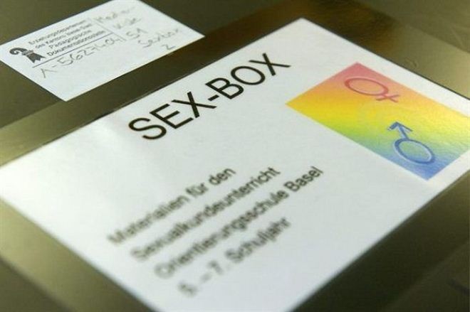 escolas suiças distribuem sex box - ainanas.com